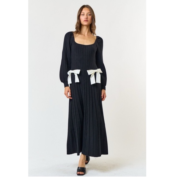 435 • Black Viscose Blend Pleat Knit Scoop Neck White Bows Balloon Sleeve Dress - Picture 5 of 5